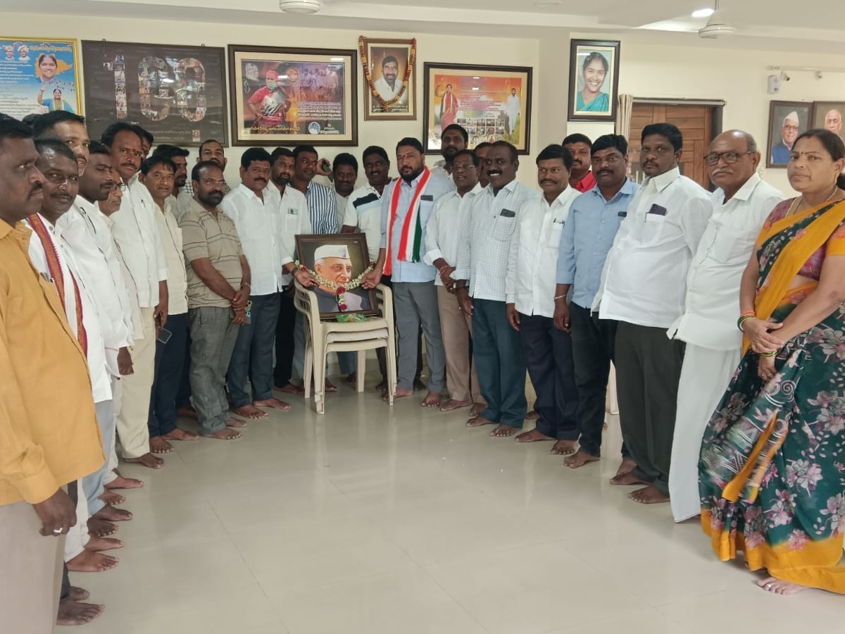 నెహ్రూకు కాంగ్రెస్ నేతల నివాళి
