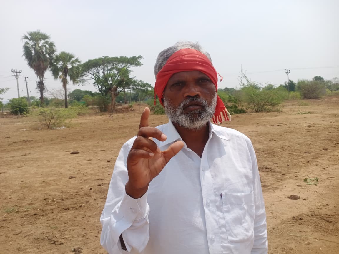 అక్రమ కబ్జాలపై కేసులు నమోదు చేయాలి: మల్లేష్