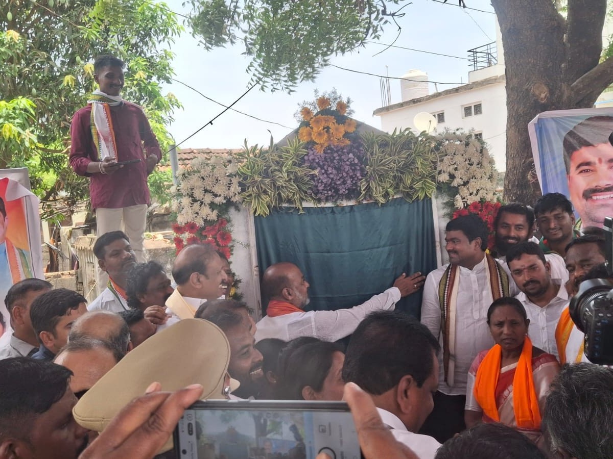 రోడ్డు నిర్మాణ పనులకు శంకుస్థాపన చేసిన కేంద్ర మంత్రి
