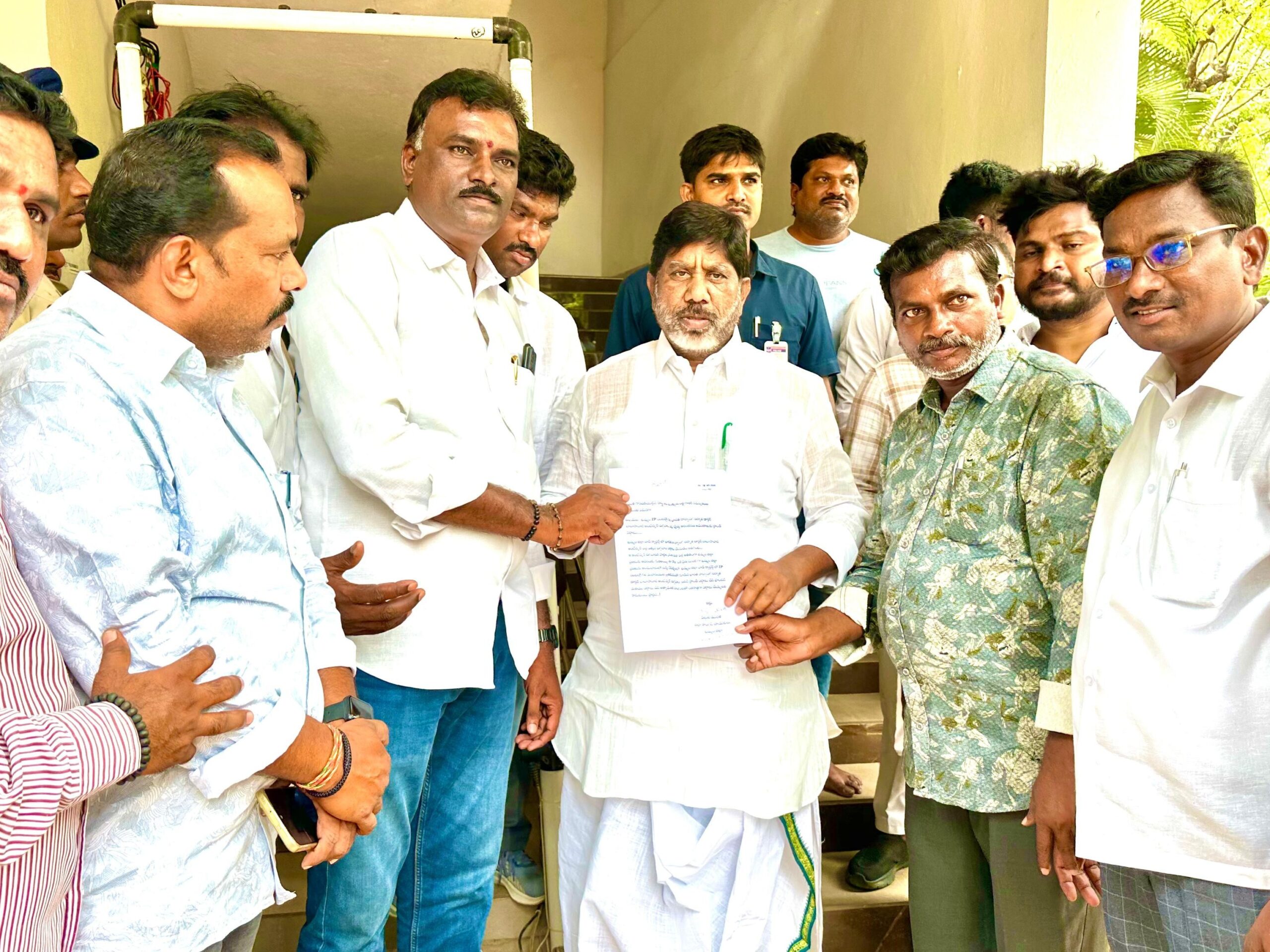 ‘అంబేద్కర్ విగ్రహం వద్ద ఇనుపమెట్ల నిర్మాణం చేపట్టాలి’