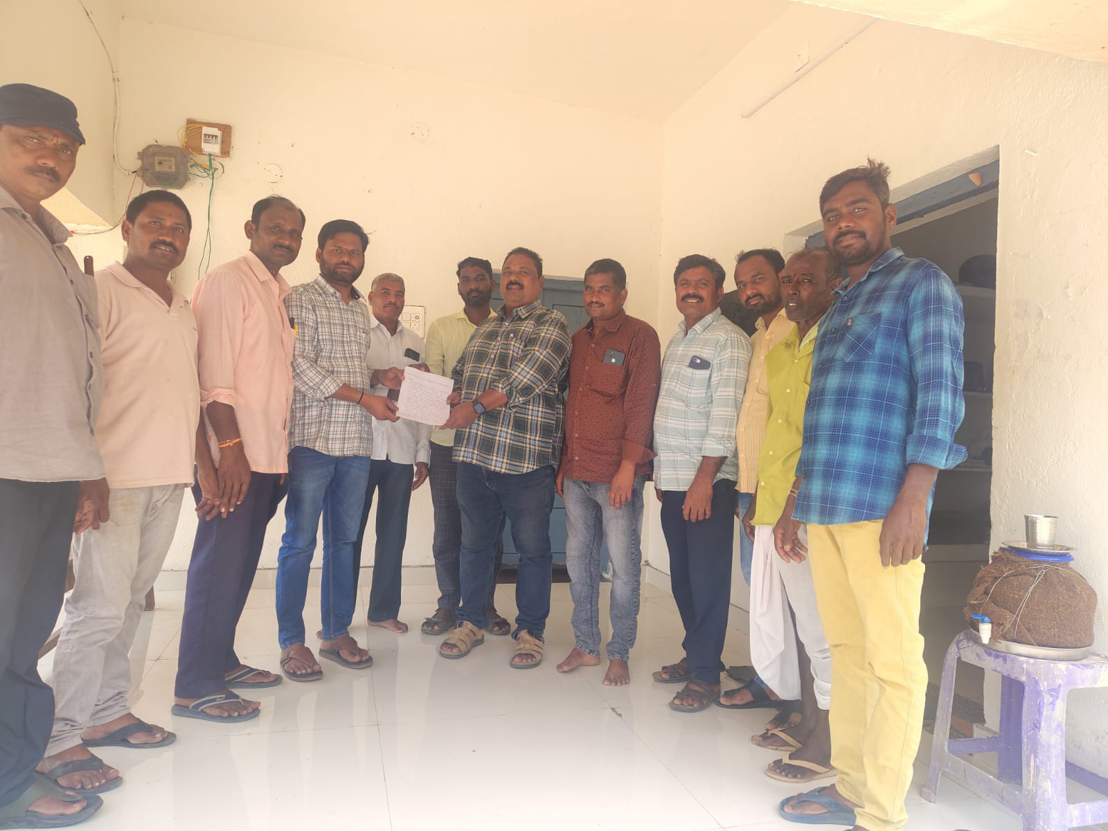 లో వోల్టేజ్ సమస్యను పరిష్కరించాలని వినతి