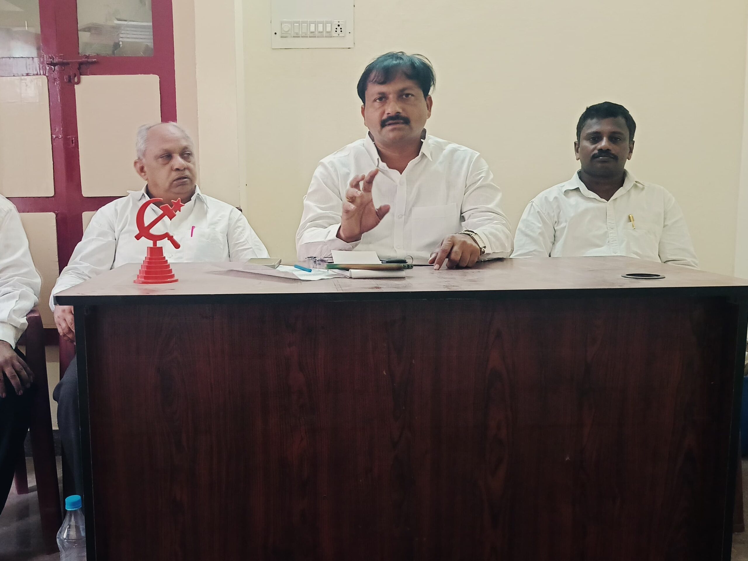 పేరుకే అభివృద్ధి పనులు.. చేసేది అవినీతి పనులు: CPM