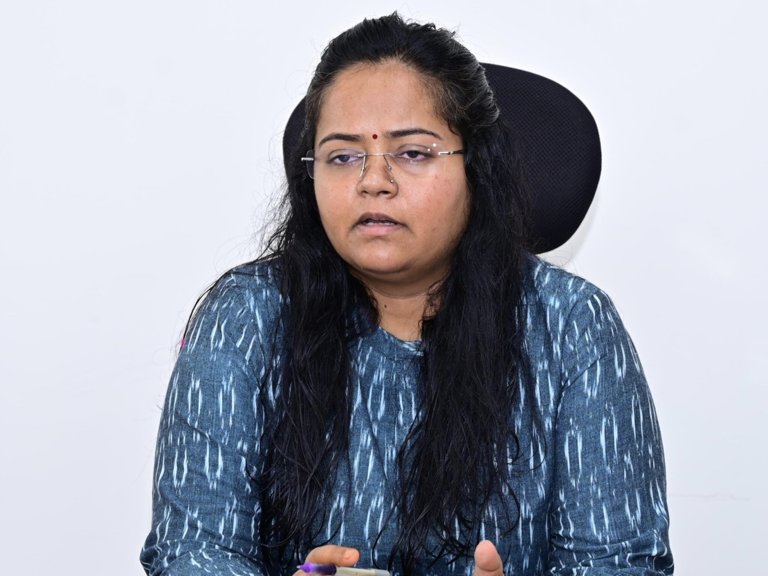 తడిసిన ధాన్యం కొనుగోలుపై కలెక్టర్ సమీక్ష