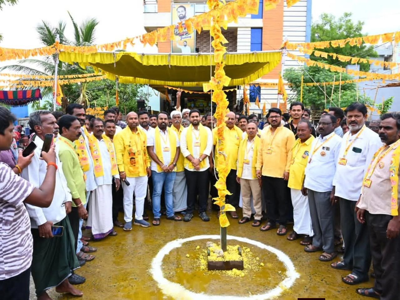 కల్లూరులో ఘనంగా హైబ్రిడ్ మహానాడు
