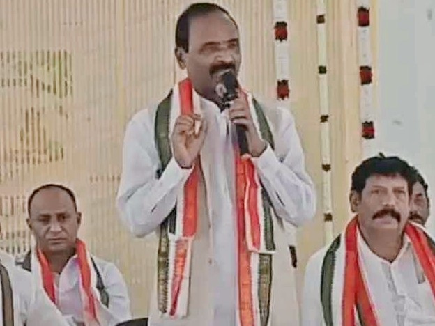 ఇందిరమ్మ చీరల పంపిణీలో సూడా ఛైర్మన్