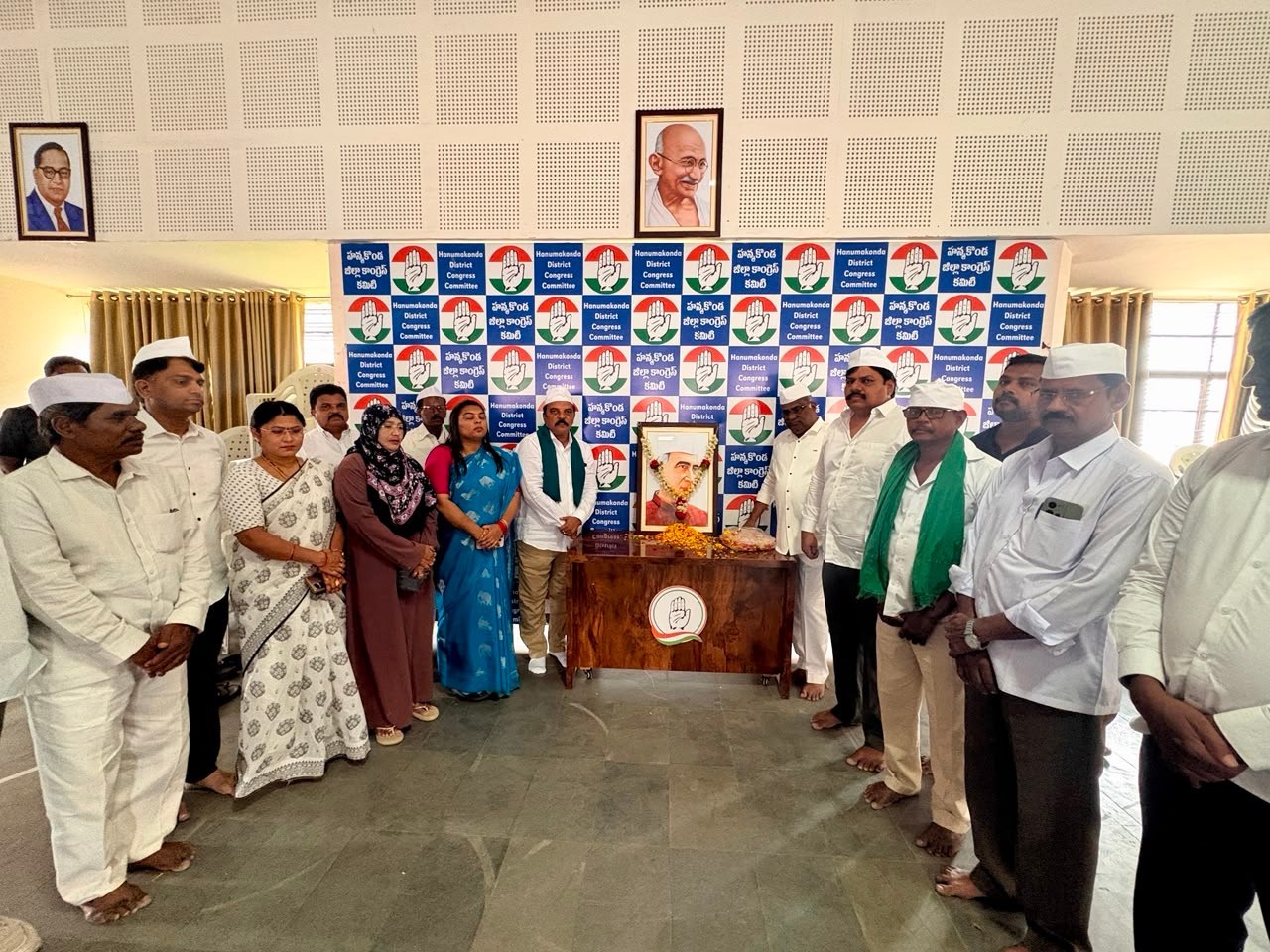 కాంగ్రెస్ ఆఫీసులో నెహ్రూ వర్ధంతి