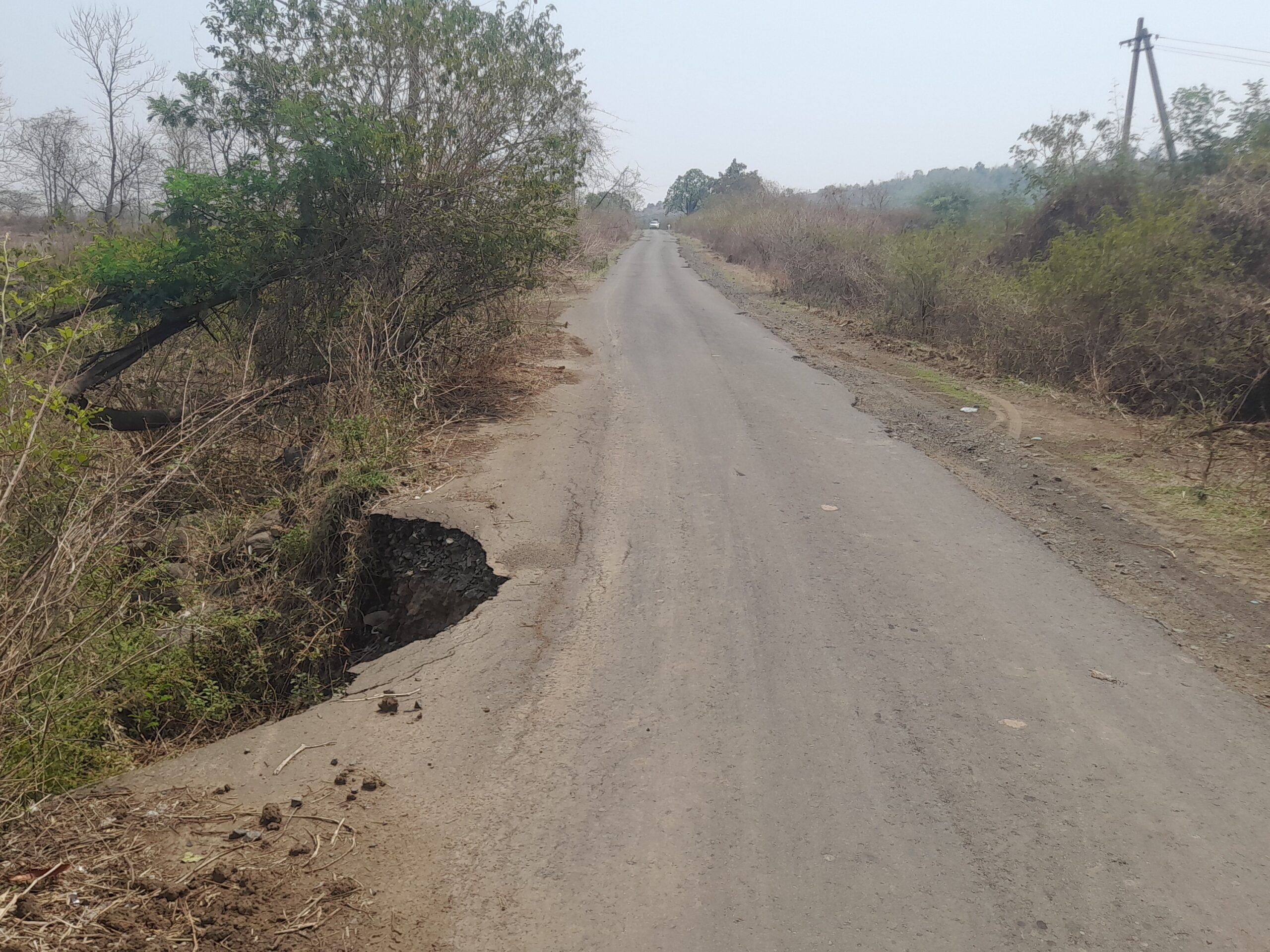 ప్రమాదకరంగా మారిన రహదారి
