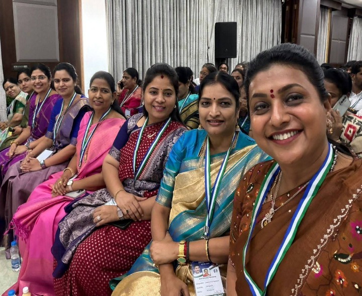 జగన్ సమావేశంలో పాల్గొన్న ఉషశ్రీ చరణ్