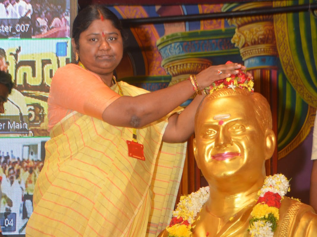 మహానాడులో ఘనంగా ఎన్టీఆర్‌కు నివాళి