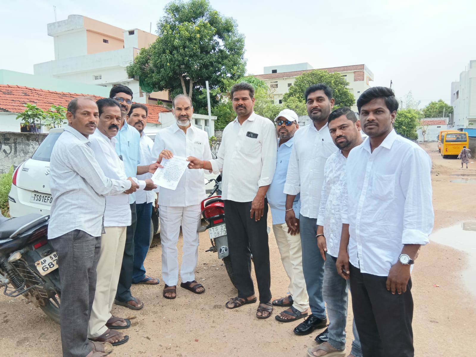 అభివృద్ధి పనులకు ప్రభుత్వ విప్‌కు వినతి
