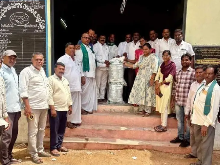కమ్మర్పల్లిలో రూ.2,453లకు జీలుగా విత్తనాలు