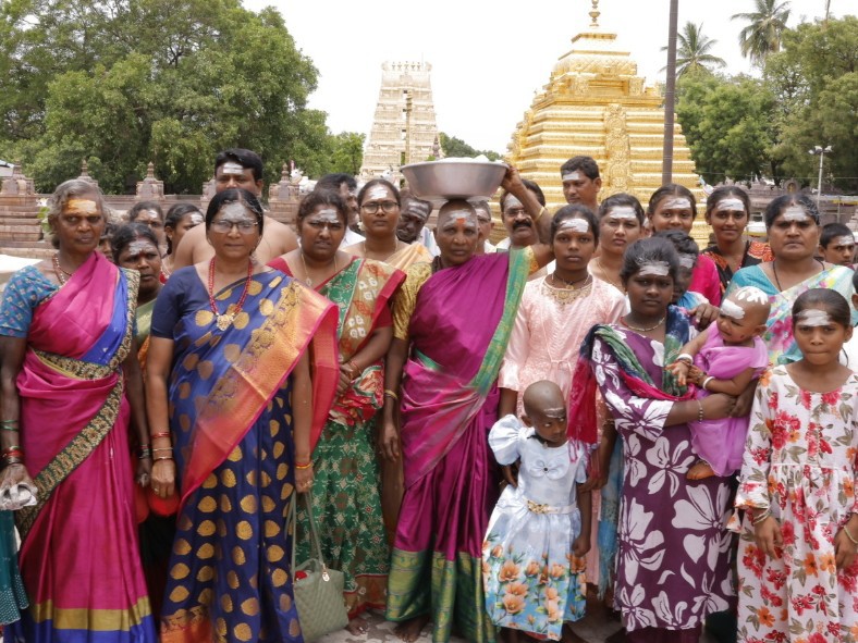 శ్రీశైలంలో చెంచు గిరిజనులకు ఉచిత సర్వదర్శనం