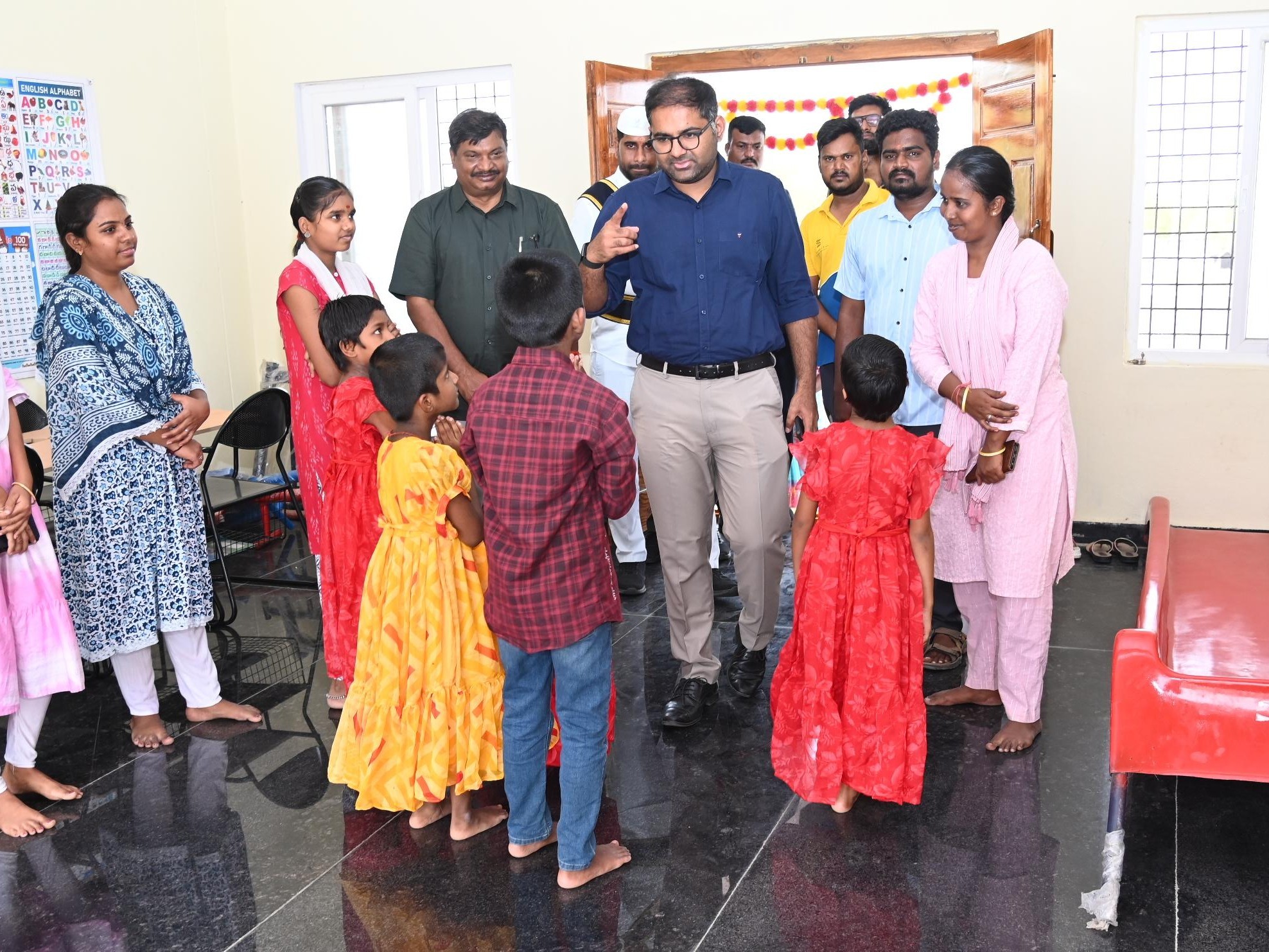 పలు కార్యాలయాలు తనిఖీ చేసిన కలెక్టర్