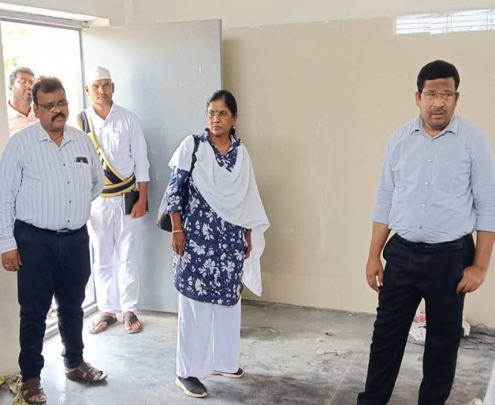 పోరుమామిళ్లలో స్మార్ట్ కిచెన్ పనుల పరిశీలన