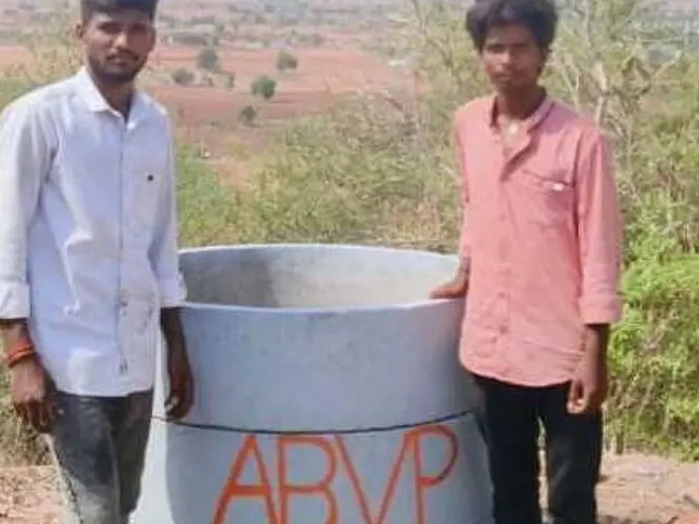 ఆలయంలో ఏబీవీపీ ఆధ్వర్యంలో డస్ట్‌బిన్ల ఏర్పాటు