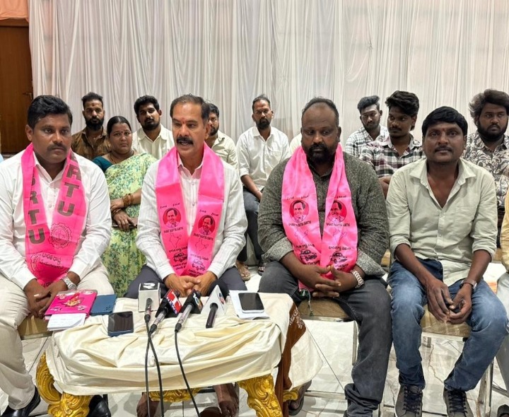 ‘కేంద్రం చేస్తున్న పనికి కార్మికులు గోసపడుతున్నారు’