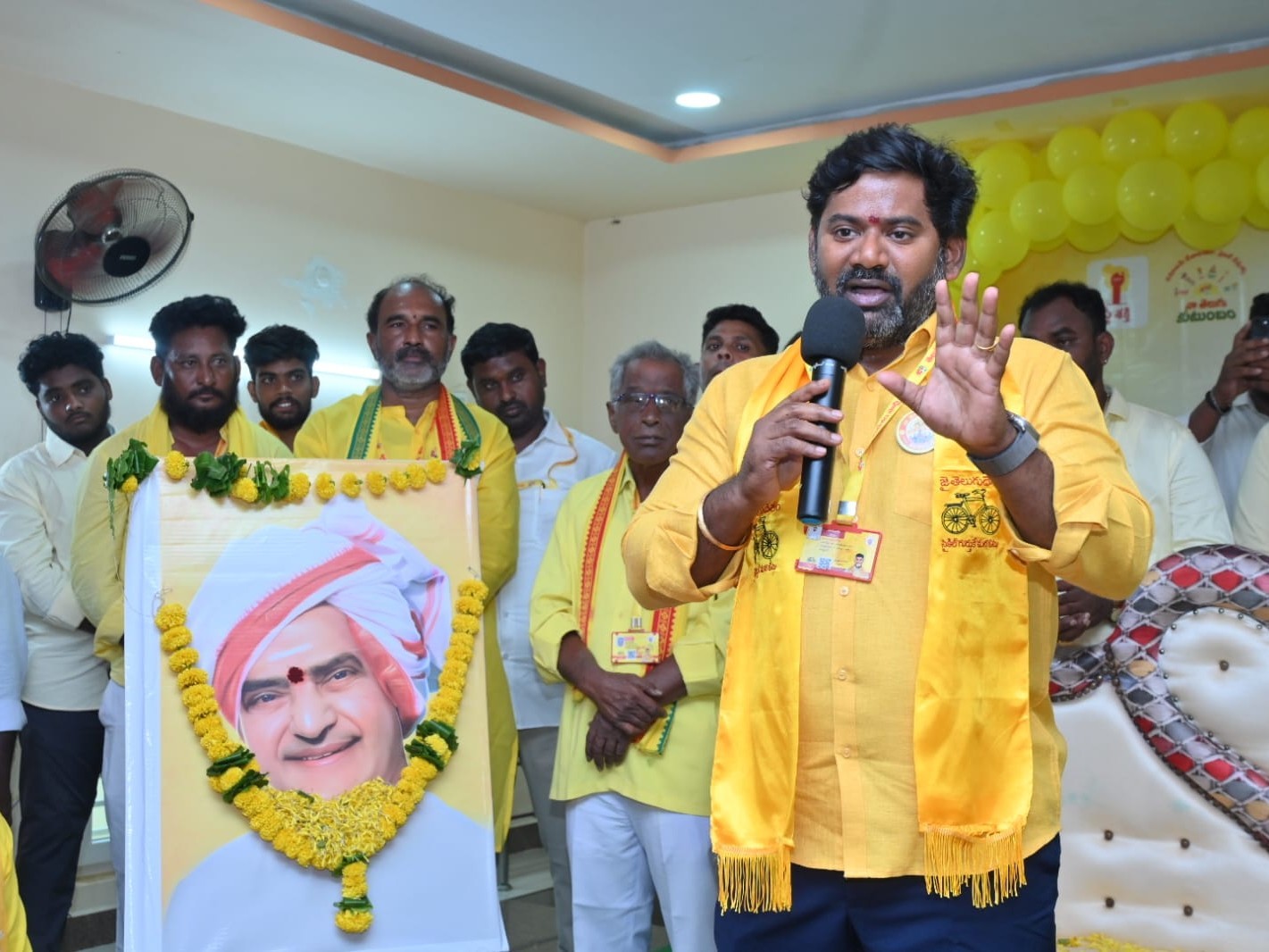 ‘పార్టీ జెండా మోసిన వారికే గుర్తింపు’