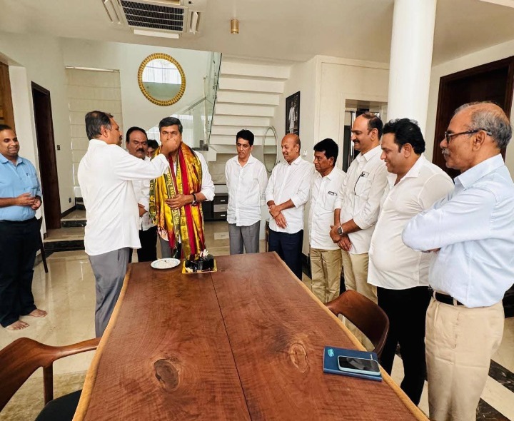 తాడేపల్లిలో మాజీ ఎమ్మెల్యే జన్మదిన వేడుకలు