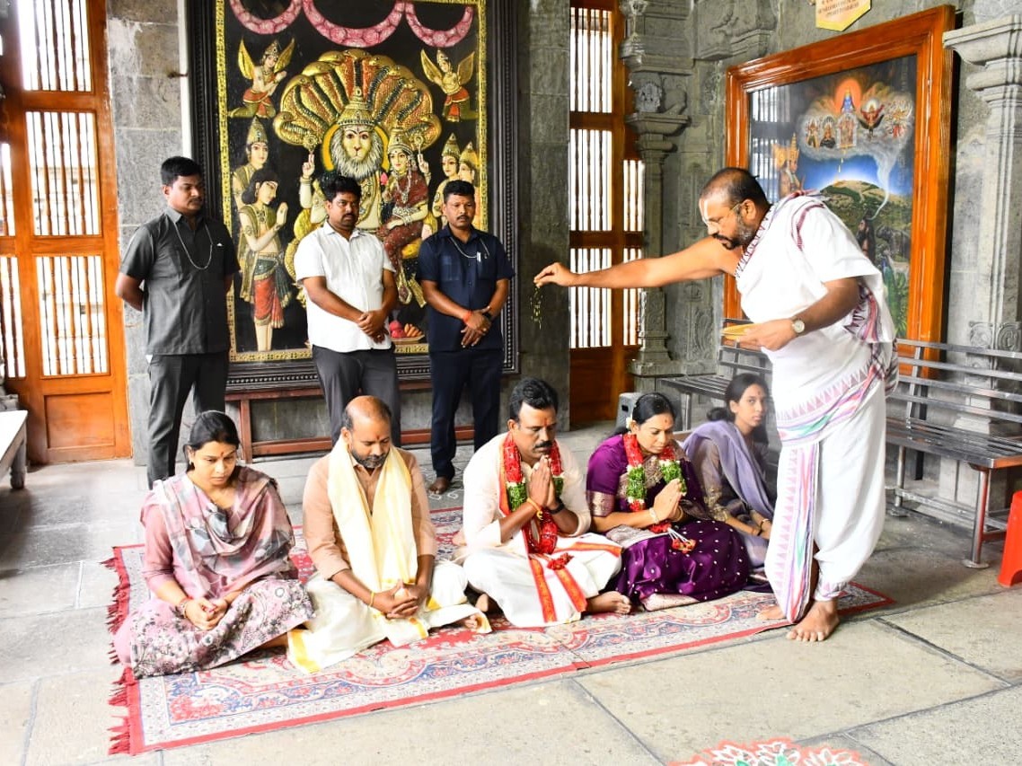 శ్రీలక్ష్మీ నరసింహస్వామిని దర్శించుకున్న ఎమ్మెల్యే