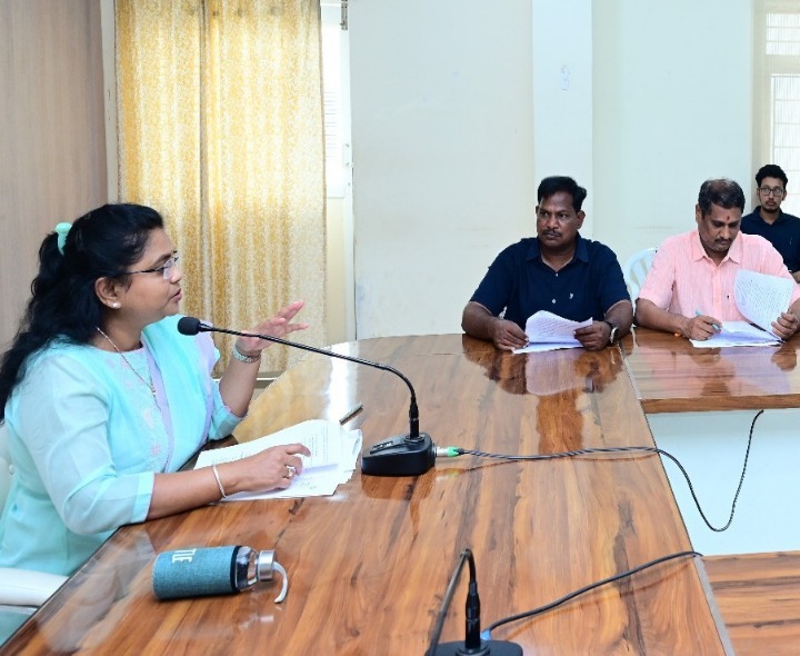 ప్రత్యేక సమగ్ర ఓటర్ల సవరణ పై కలెక్టర్ సమీక్ష