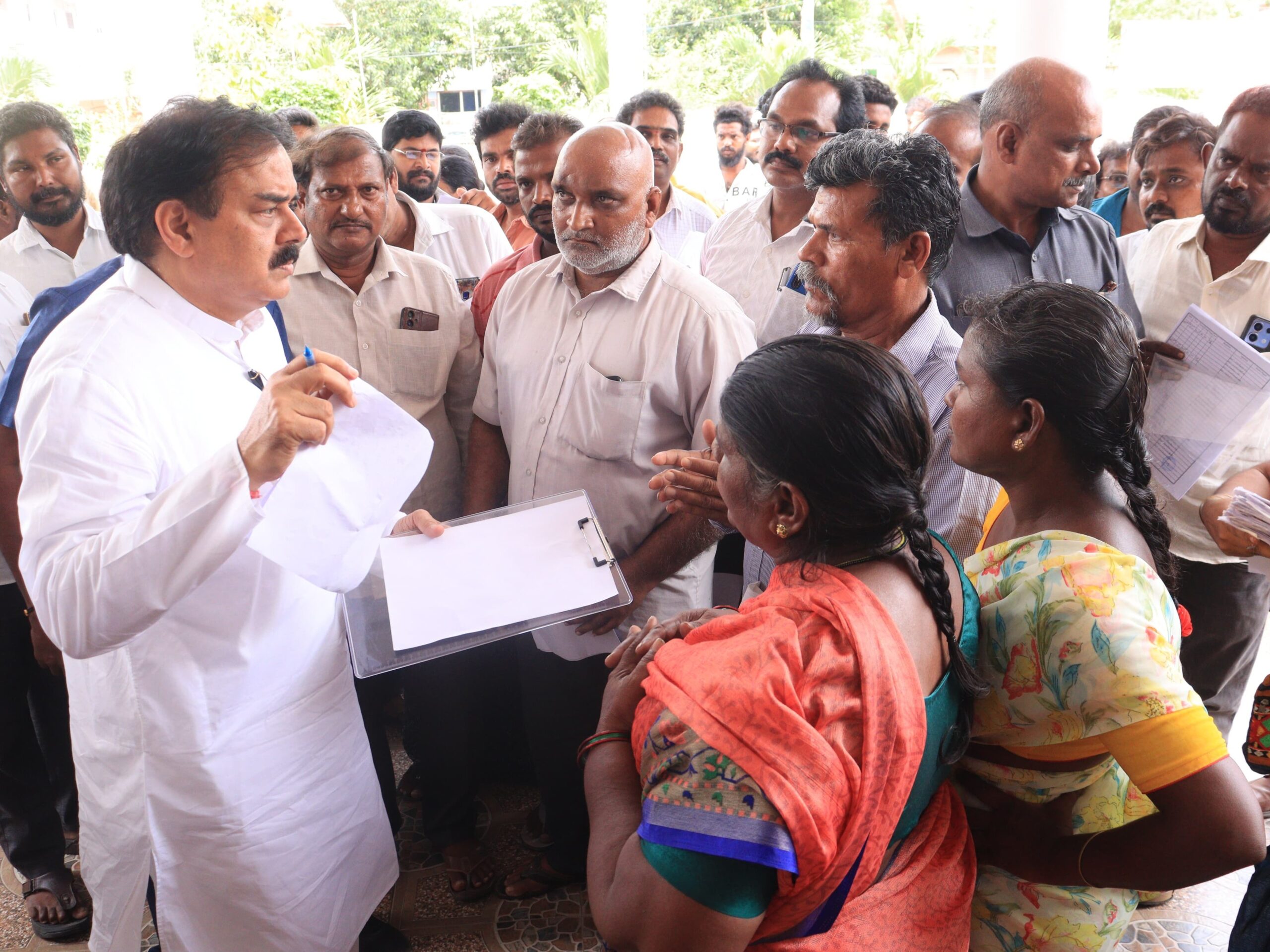 ప్రజల నుంచి అర్జీలు స్వీకరించిన మంత్రి నాదెండ్ల