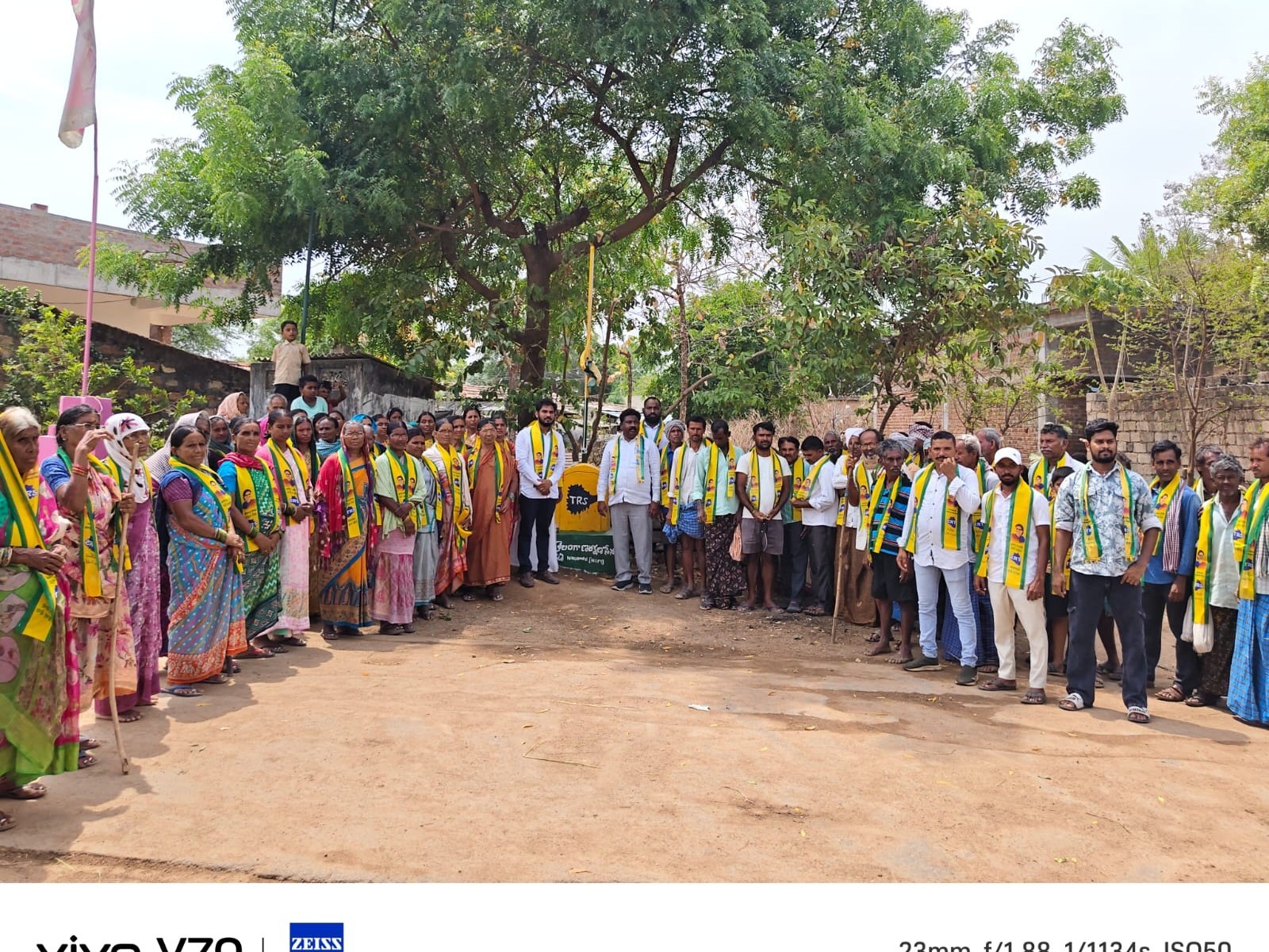 TRS జెండా ఆవిష్కరించిన జిల్లా ఇంఛార్జ్