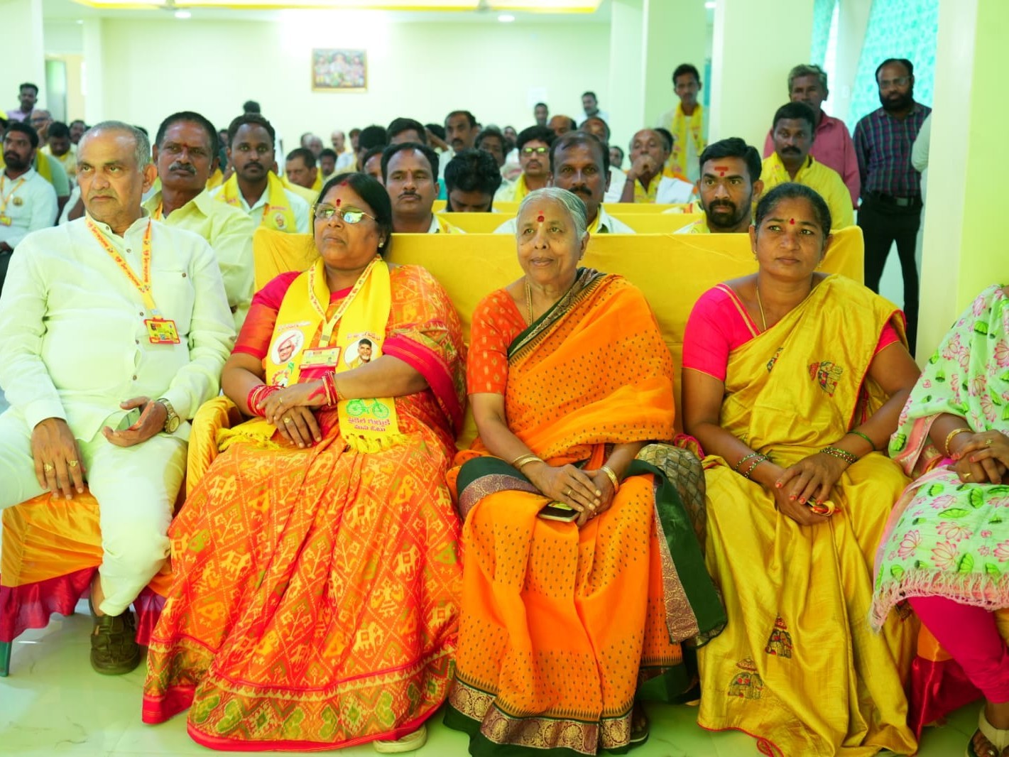 ఎస్ కోటలో ఘనంగా మహానాడు వేడుకలు