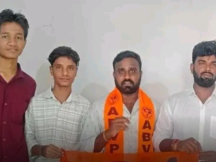 ఫీజు నియంత్రణ చట్టాన్ని అమలు చేయాలి: ఏబీవీపీ