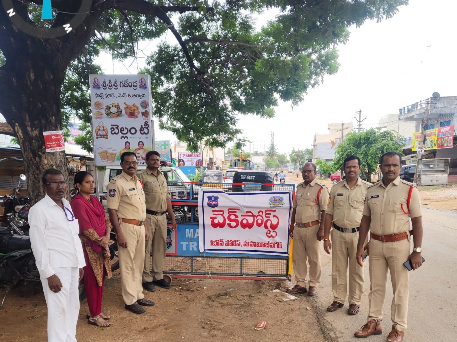చెక్ పోస్ట్‌ను తనిఖీ చేసిన SI