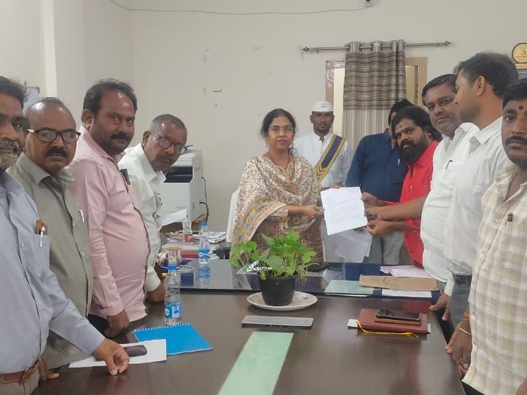 డబుల్ ఓట్ల దుర్వినియోగంపై కలెక్టర్‌కు వినతి