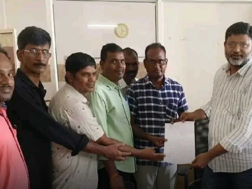 బకాయి జీతాలు విడుదల చేయాలని డిమాండ్