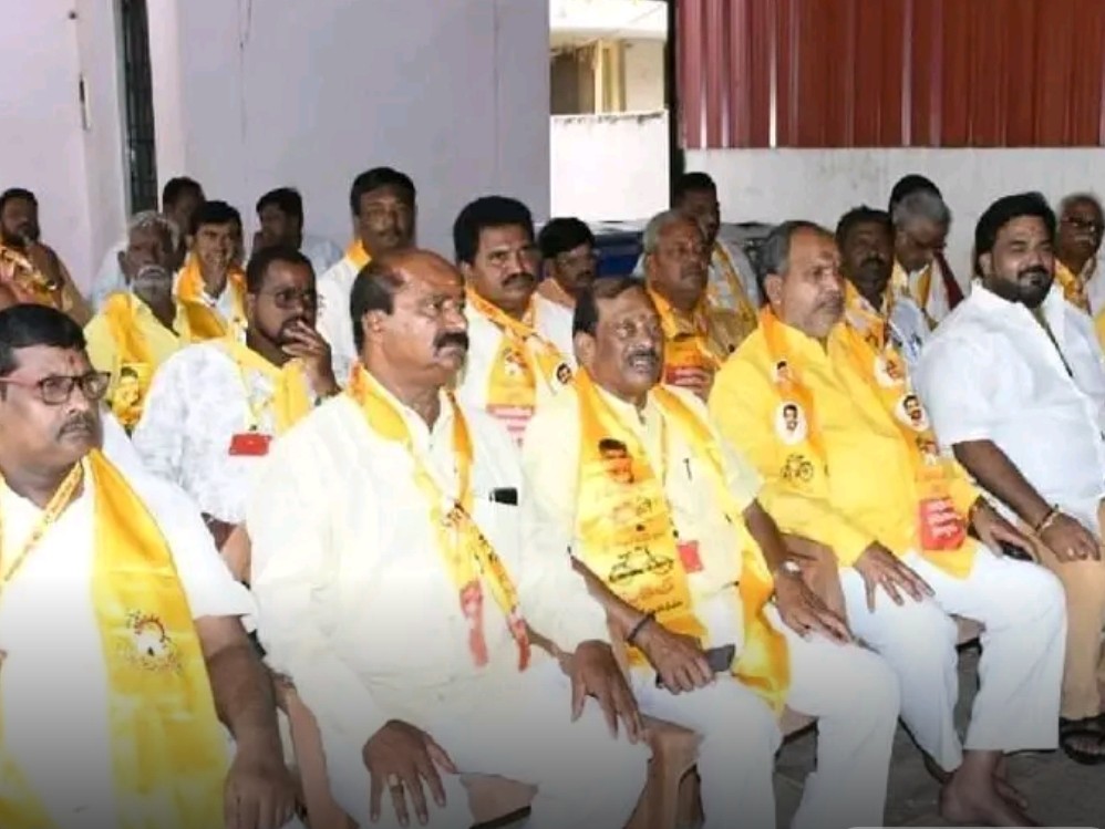వర్చువల్‌గా మహానాడు వీక్షించిన నాయకులు