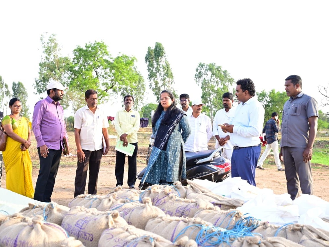 ‘తడిసిన ధాన్యాన్ని కొనుగోలు చేస్తాం.. పుకార్లు నమ్మొద్దు’