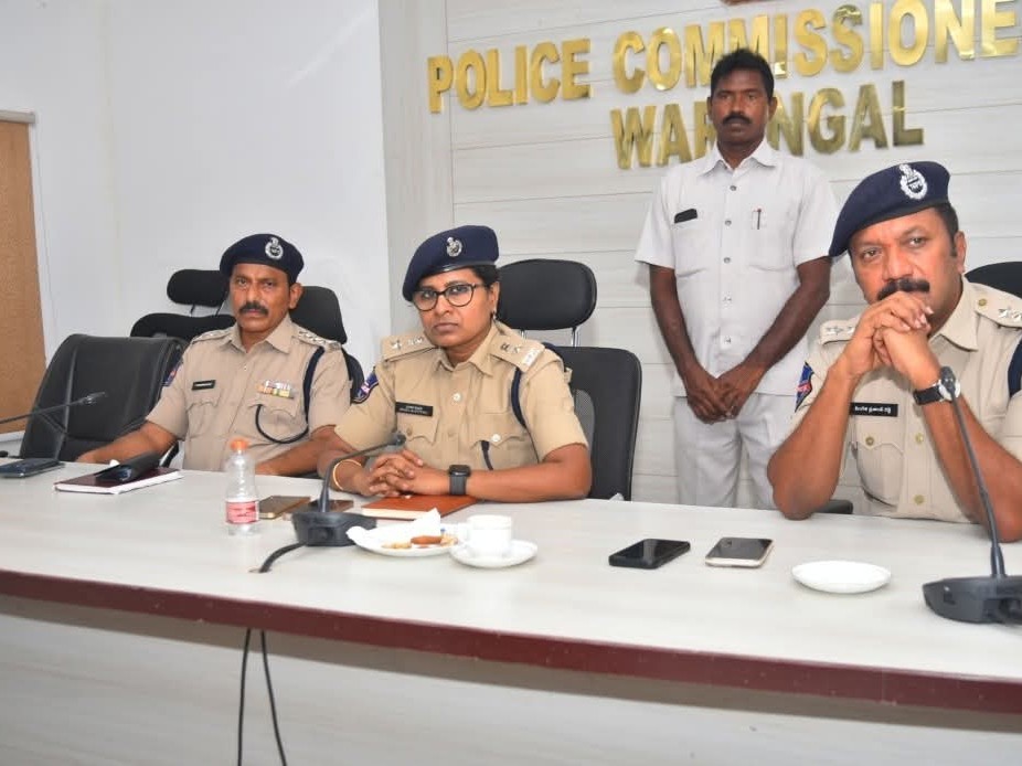 శాంతియుత వాతావరణంలో పండుగ జరుపుకోవాలి: డీసీపీ