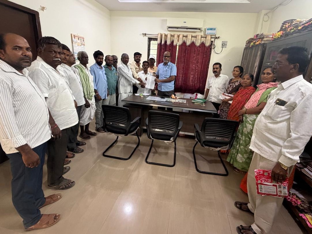 ఆర్డీవోకు వెలిమినేడు రైతుల వినతి