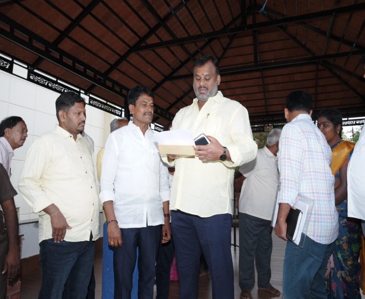 ప్రజా దర్బార్ నిర్వహించిన మంత్రి మండిపల్లి