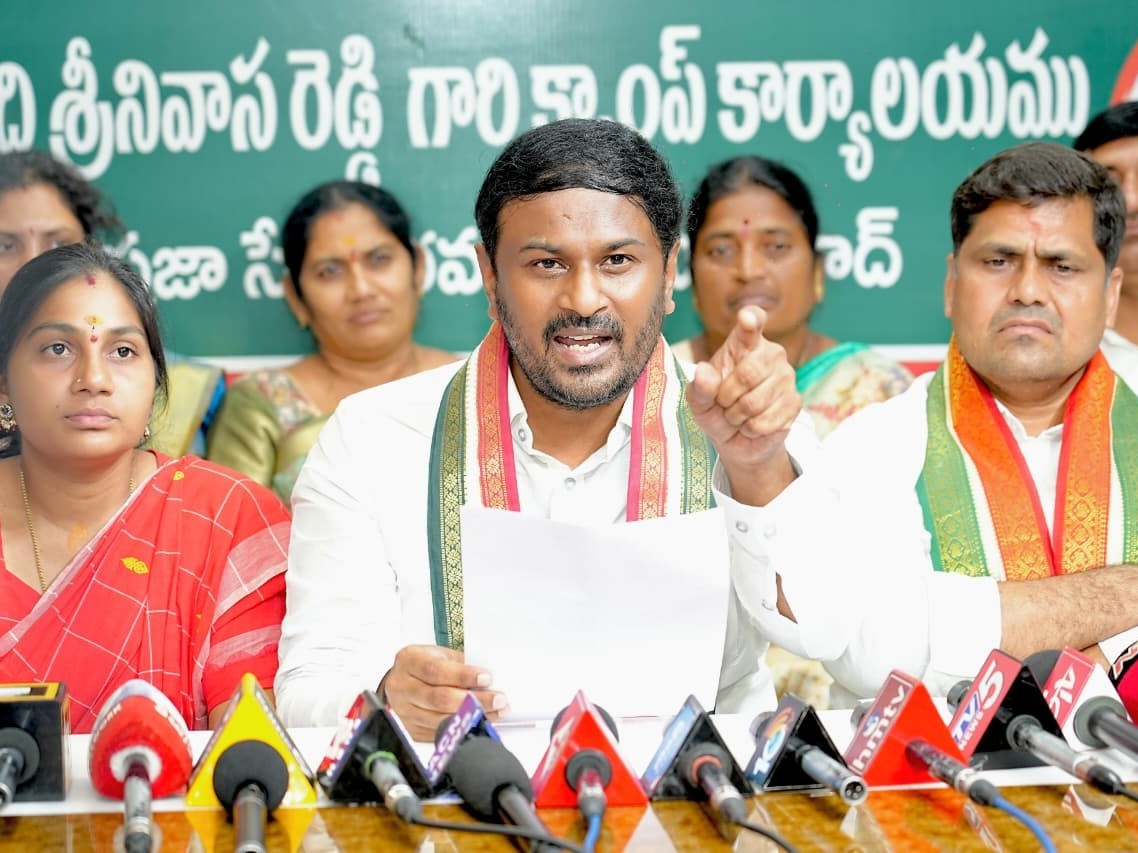 ఎమ్మెల్యే పాయల్ శంకర్‌వి శిఖండి రాజకీయాలు: శ్రీనివాసరెడ్డి