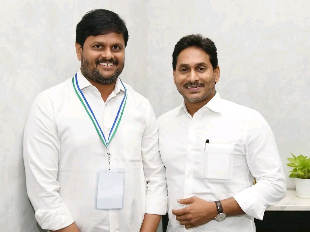 మాజీ సీఎంని కలిసిన చింతాడ రవికుమార్