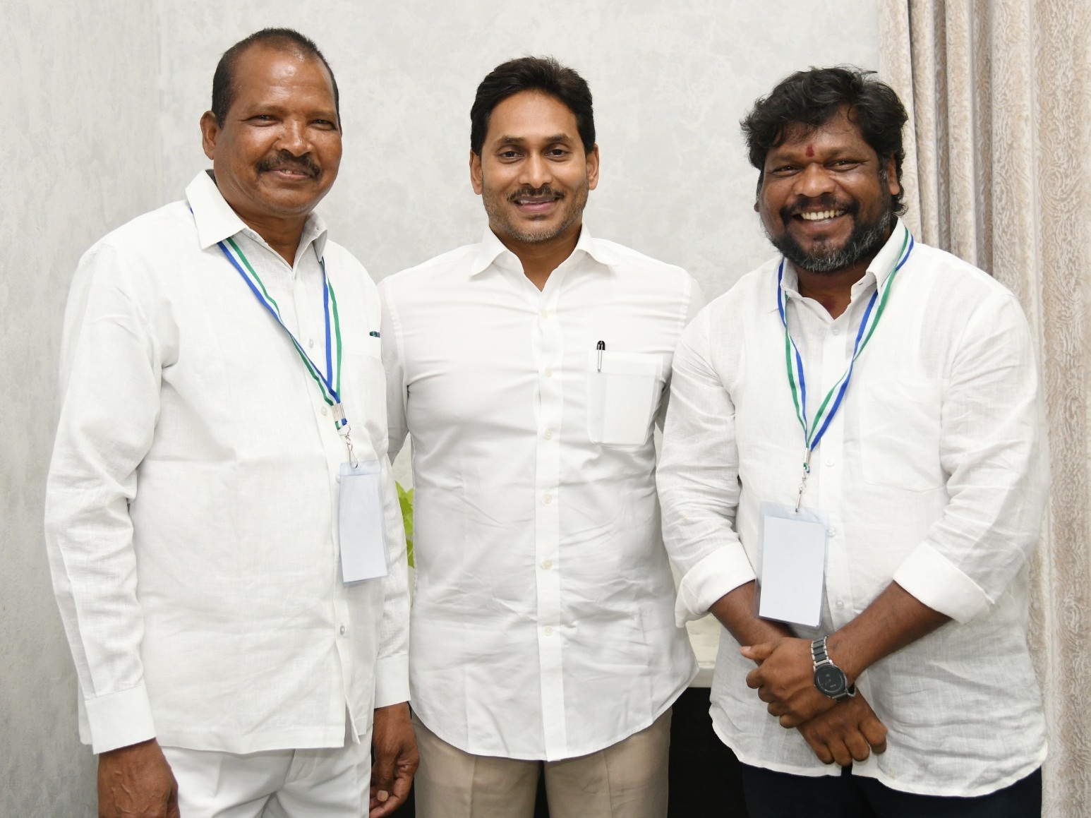 మాజీ సీఎంని కలిసిన ఎమ్మెల్యేలు