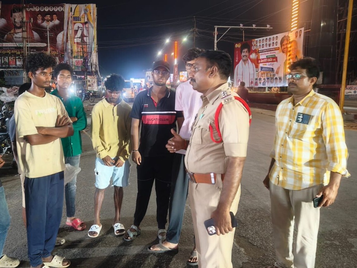 మైనర్లు వాహనాలు నడపొద్దు: సీఐ