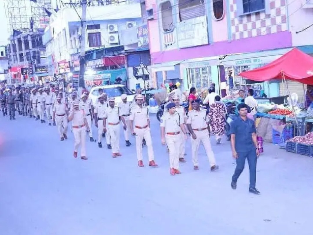 మెదక్ పట్టణంలో ఫ్లాగ్ మార్చ్