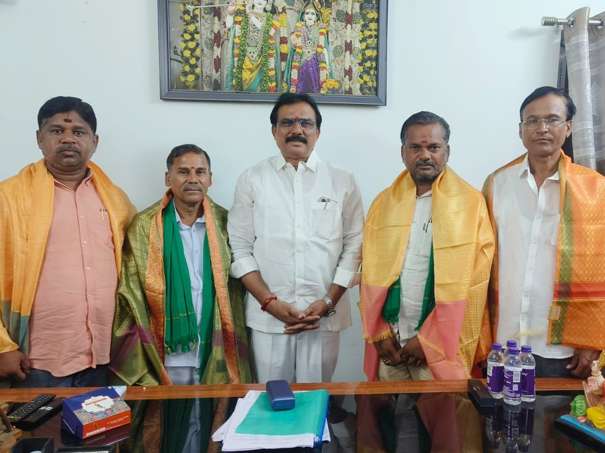 సమిష్టిగా పనిచేసే సంఘాన్ని అభివృద్ధి చేయాలి: MLA