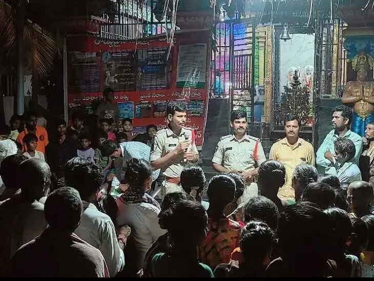 విలేజ్ విజిటింగ్ కార్యక్రమం నిర్వహించిన సీఐ