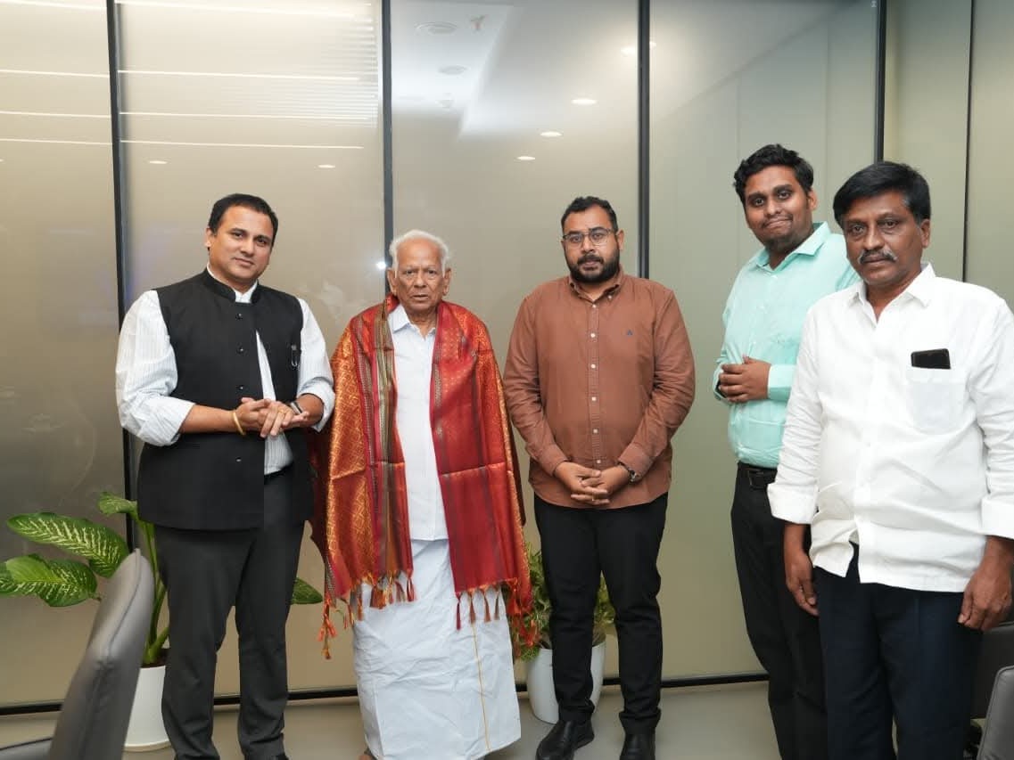 రాజధాని రైతుకు సత్కారం.. 11 ప్లాట్లు కేటాయింపు!