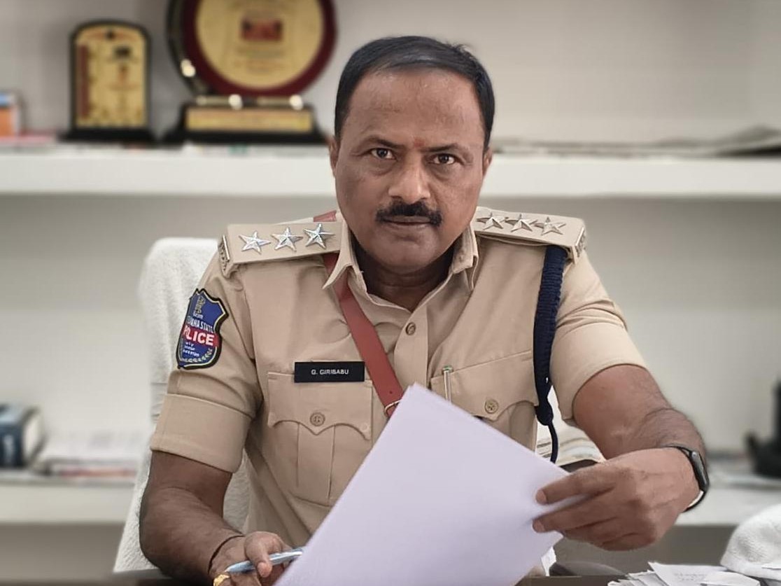 వేధిస్తే ఫిర్యాదు చేయండి : డీఎస్పీ