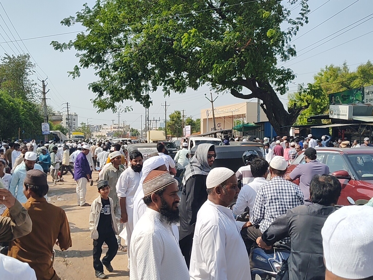 పటాన్‌చెరు దర్గా వద్ద ట్రాఫిక్ జామ్