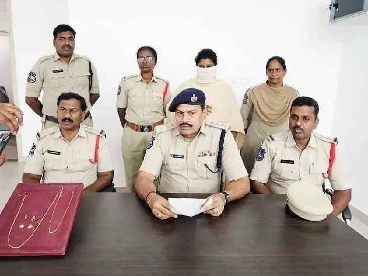 అక్క బంగారం దొంగిలించిన చెల్లెలు.!