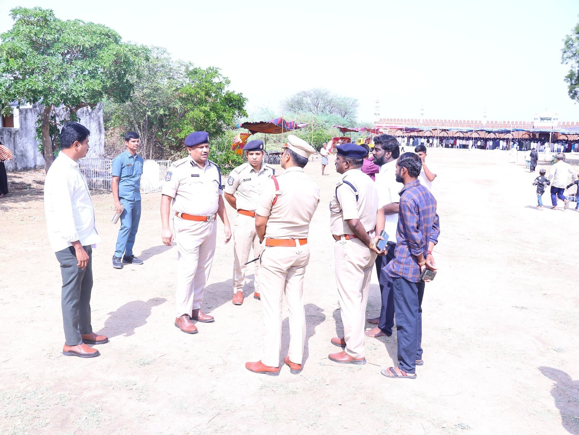 మెదక్ ఈద్గాల వద్ద పోలీస్ బందోబస్తు పరిశీలన