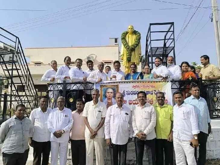 సురవరం జయంతి: ఎమ్మెల్యే నివాళి