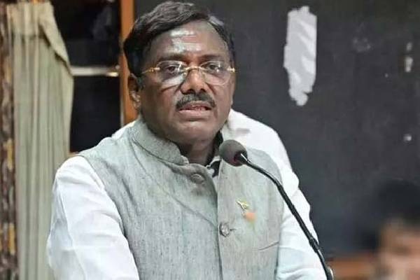 ప్రభుత్వ ఆస్తులు ధ్వంసం చేస్తే ఊరుకోం: వివేక్